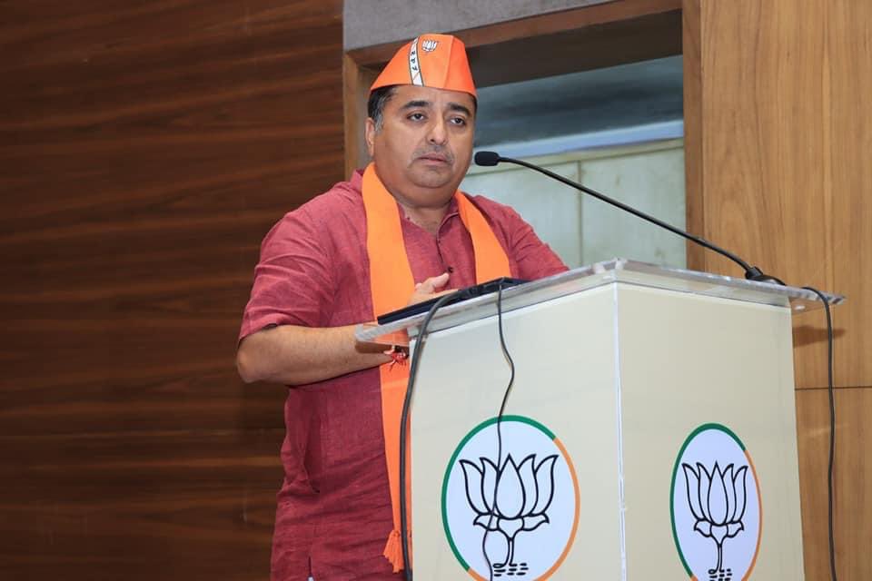 પ્રદેશ કાર્યાલય 'શ્રી કમલમ્' ખાતે બોટાદ અને મોરબી જિલ્લાની કારોબારી બેઠક યોજાઈ, સૌ કાર્યકર્તાશ્રીઓને માર્ગદર્શન પાઠવ્યું. 

પ્રદેશ સંગઠન મહામંત્રી શ્રી <a href="/ratnakar273/">Ratnakar</a> જીની વિશેષ ઉપસ્થિતિમાં યોજાયેલી આ બેઠકમાં પ્રદેશ મહામંત્રી શ્રી <a href="/VinodChavdaBJP/">Vinod Chavda 🇮🇳</a> જી, શ્રી <a href="/pradipsinhbjp/">Pradipsinh Vaghela</a> જી, બોટાદ