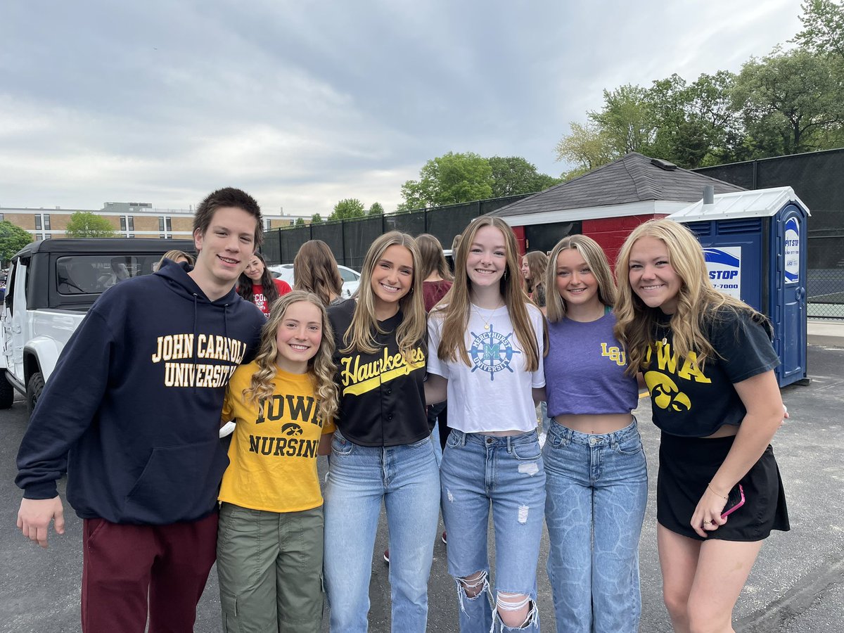 TheSeaver1's tweet photo. So proud of these students and the young adults they’ve become! #MsHawkpride #207Now https://t.co/0RunUJ0h09