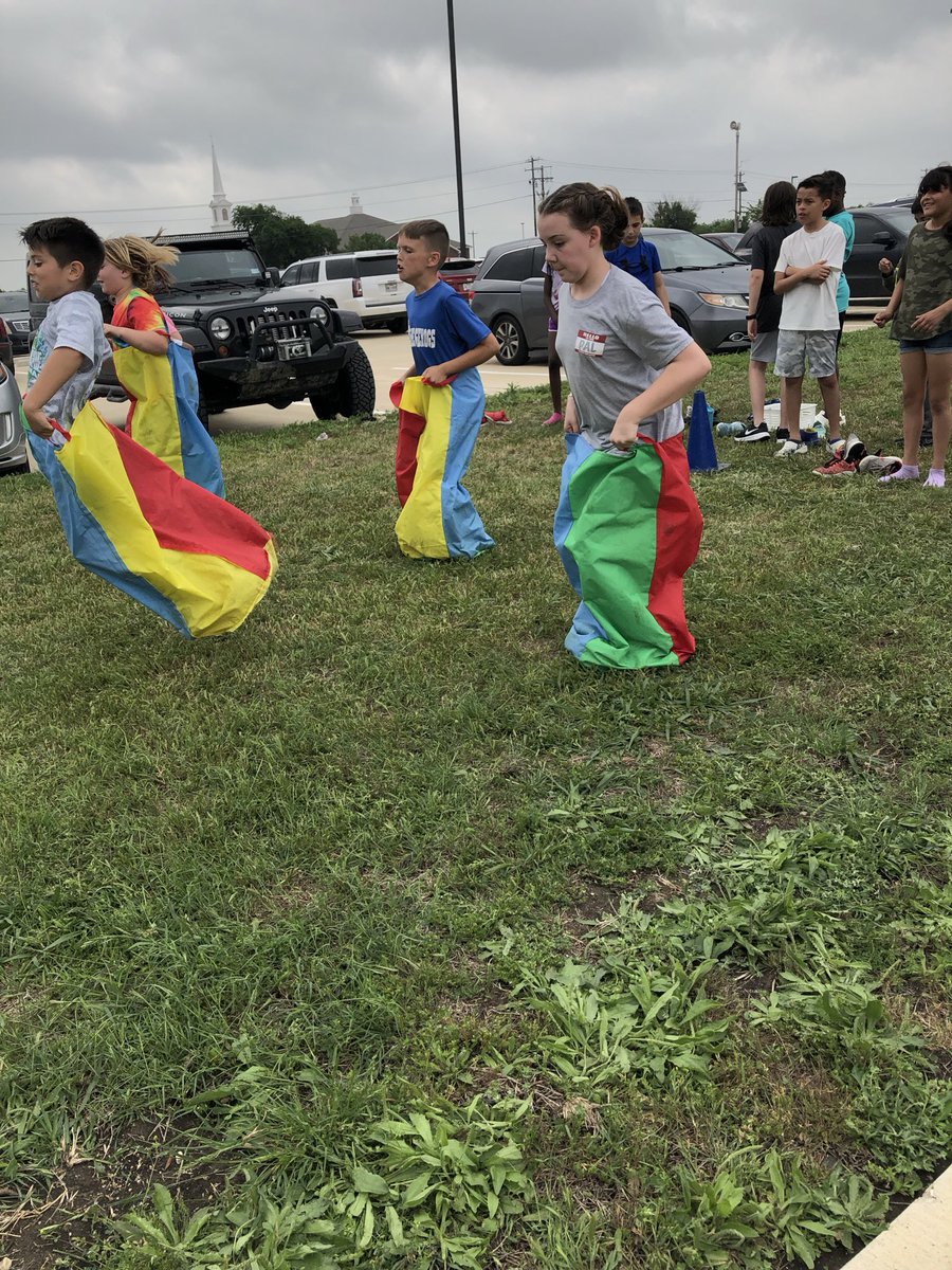 maxwellj_16's tweet photo. Field Day Fun! @Longbranch_Elem https://t.co/g0fDTCZQGN