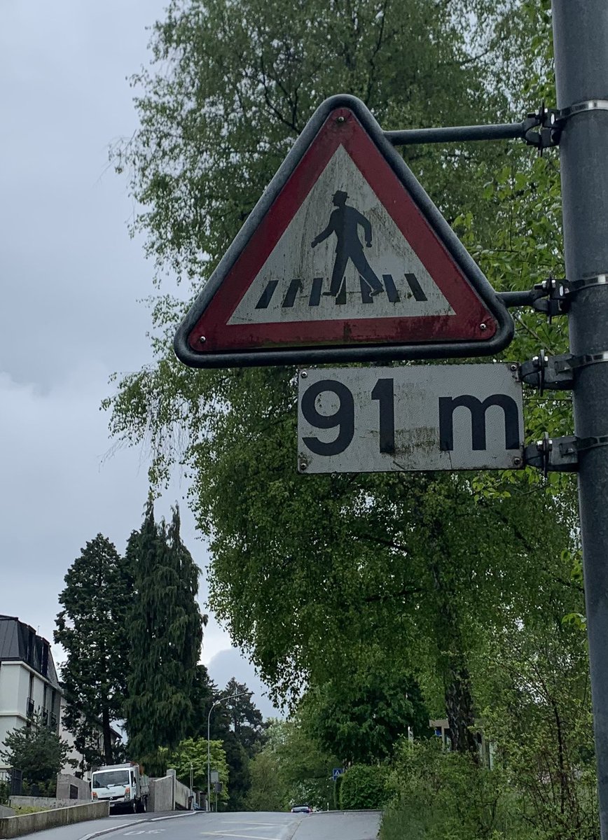 JiriScherer's tweet image. Nein, nicht 90m und auch nicht 100m bis zum Fussgängerstreifen. Sondern 91m!
#genauigkeit #notsimple #Luzern