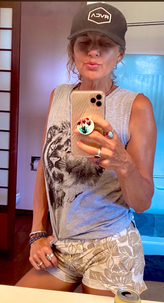 MilaKali144's tweet photo. Garden garb.
We don’t wear much makeup on island.
Many women just have sun kissed skin and coconut oil on. #beastmode #ididitforlove #strongaf52 #bfbeer #hawtbf #kauai #gardener #ifykyk #loveisblind #ifya https://t.co/LQ5DrZeZ94