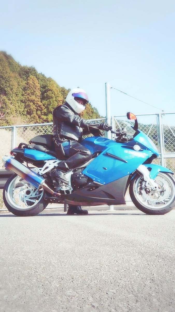 madzzr1100's tweet photo. 約40年前は革ツナギ…
自身、アラカンやけど
革ジャン
革ベスト
チャップス…
やっぱ戦闘服は
気合いが入る🔥🔥🔥
#bmwmotorrad
#kadoya
#simpsonhelmet https://t.co/OaBXENR66p