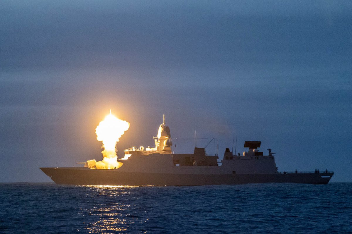 kon_marine's tweet image. 🚀 Zr.Ms. Tromp neemt samen met 20 andere schepen deel aan de oefening #Formidableshield23. Luchtverdedigingsvaardigheden, samenwerken met partners en nieuwe systemen testen staan centraal tijdens de oefening 👉 defensie.nl/actueel/nieuws…

#koninklijkemarine #NATO