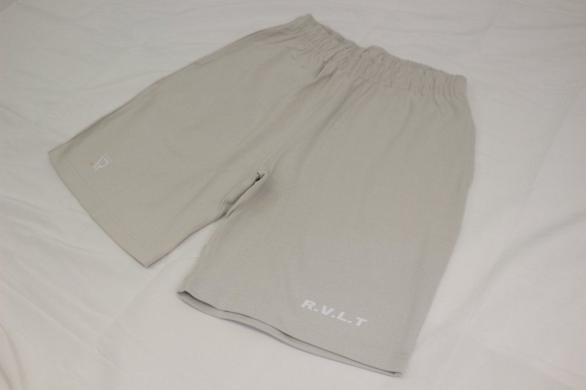 revolota's tweet photo. 『OFF THE PITCH』

🔥New Arrival🔥

▪️ Easy Shorts 9.1onz

#REVOLOTA より2023/2024 Ver のイージーショーツが新登場❗️
9.1オンスのマグナムウェイトタイプ❗️
セットアップでもパンツのみでもカッコよく決まる一品❗️

ヘビーローテーション確定の一品です！！

https://t.co/HpIrfwlzVX https://t.co/Gs7pViHPi8