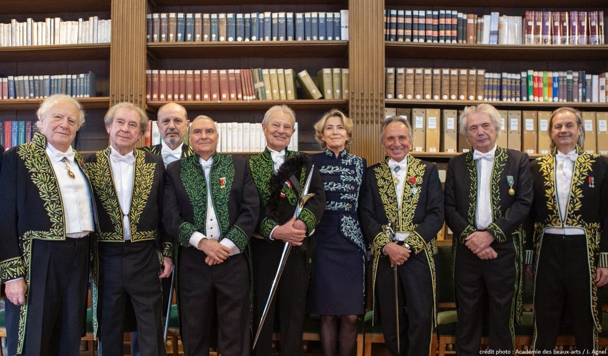 Les membres de la section d’architecture de l’Académie des beaux-arts (M. Barani, A. Démians, B. Desmoulin, PA Gatier, D. Perrault, AC Perrot, J. Rougerie, JM Wilmotte et A. Zublena) effectueront un déplacement à Venise à l’occasion de l’ouverture de la Biennale d'architecture.