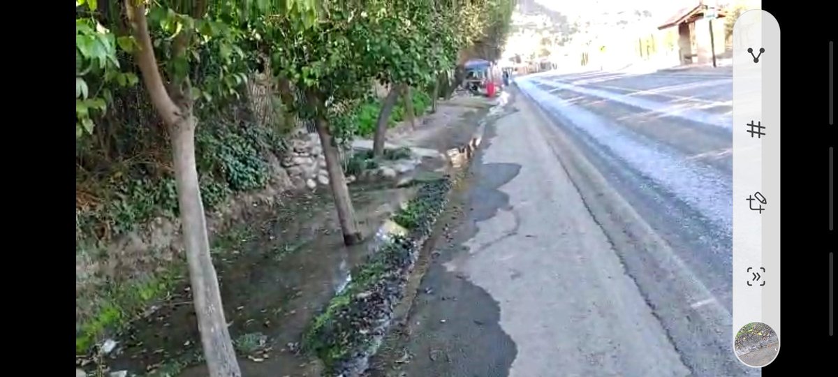 ktrinavantaseel's tweet photo. Estimados @aguas_andinas y @municipio_buin hace ya más de 2 semanas que se rompió una matriz en camino Padre Hurtado, sector El Parrón, poquito antes del cruce El Recurso y nadie se ha hecho cargo. En tiempos que el agua es un bien escaso, esto es una ironía. 👇 https://t.co/xA42eLdTTT