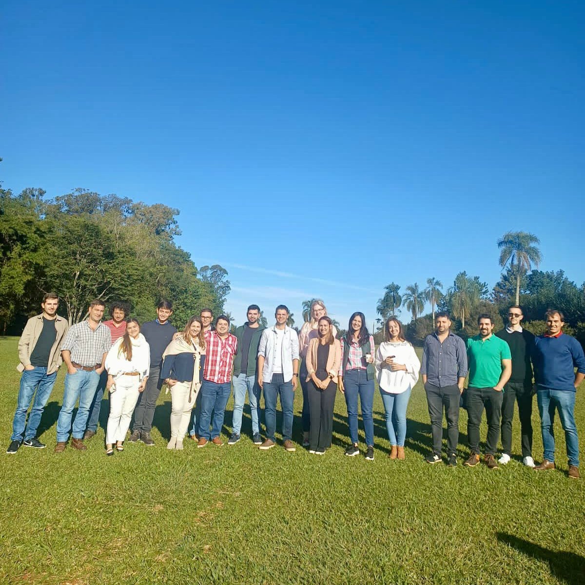 MetroMisiones's tweet photo. Más de veinte jóvenes dirigentes de la provincia de Misiones participaron de la primera reunión de Jóvenes Empresarios de la @CEM y de la capacitación Formación de Dirigentes y Liderazgo. https://t.co/nWBQUh5Dsa