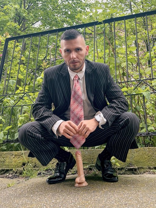 Had my first spring outdoor fun today in my Rosa tie  @werther1_men  #outdoorexhibition #Public_nudity<a href="/tag/public"class="tags"><span>#public</span></a><a href="/tag/suitandtie"class="tags"><span>#suitandtie</span></a><a href="/tag/businessman"class="tags"><span>#businessman</span></a><a href="/tag/bottoms"class="tags"><span>#bottoms</span></a><a href="/tag/socksfetish"class="tags"><span>#socksfetish</span></a>