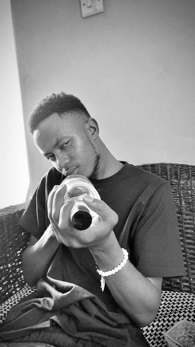 AlipoAndrewsII's tweet photo. Quote this tweet with your Black and White picture. Let's go🖤 https://t.co/e6zycXJNPd