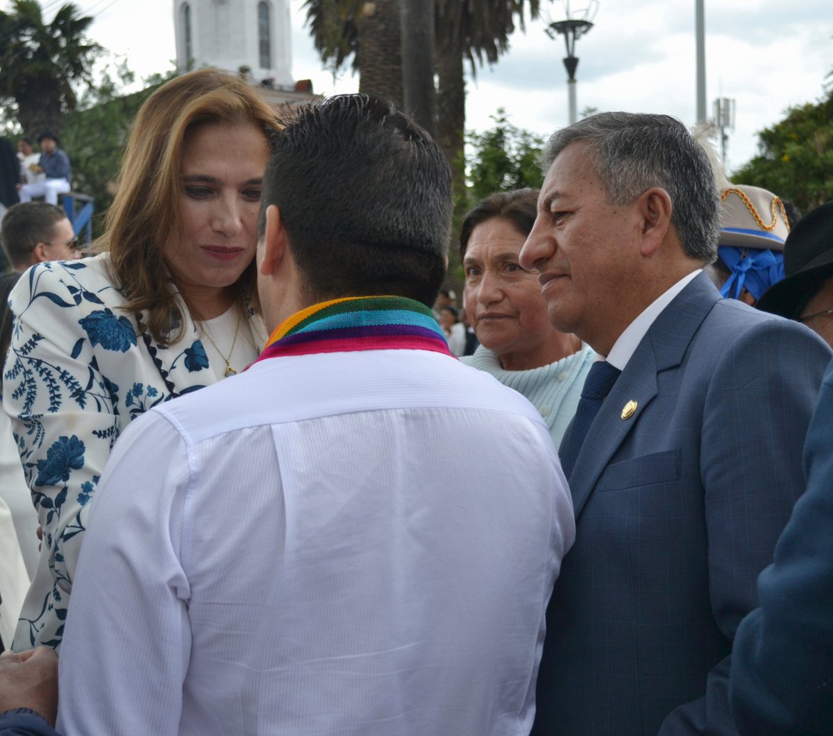 #𝕆𝕥𝕒𝕧𝕒𝕝𝕠 | ℙ𝕠𝕤𝕖𝕤𝕚𝕠́𝕟 𝔸𝕦𝕥𝕠𝕣𝕚𝕕𝕒𝕕𝕖𝕤 𝕪 𝕖𝕟𝕥𝕣𝕖𝕘𝕒 𝕓𝕒𝕤𝕥𝕠́𝕟 𝕕𝕖 𝕞𝕒𝕟𝕕𝕠 | Con la presencia de la ciudadanía e invitados especiales, la alcaldesa #AnabelHermosa y miembros del Concejo Municipal asumieron sus funciones. Hay que trabajar en equipo.