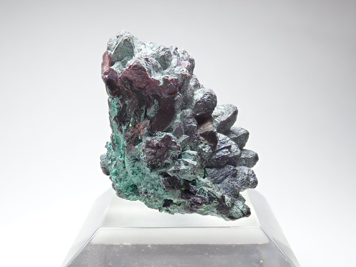 Bump_cloud's tweet image. イガグリ頭だったり、スミソに封印されてたり、キプロス出身だったり、還元反応おきてたり。 #うちの珍奇鉱物