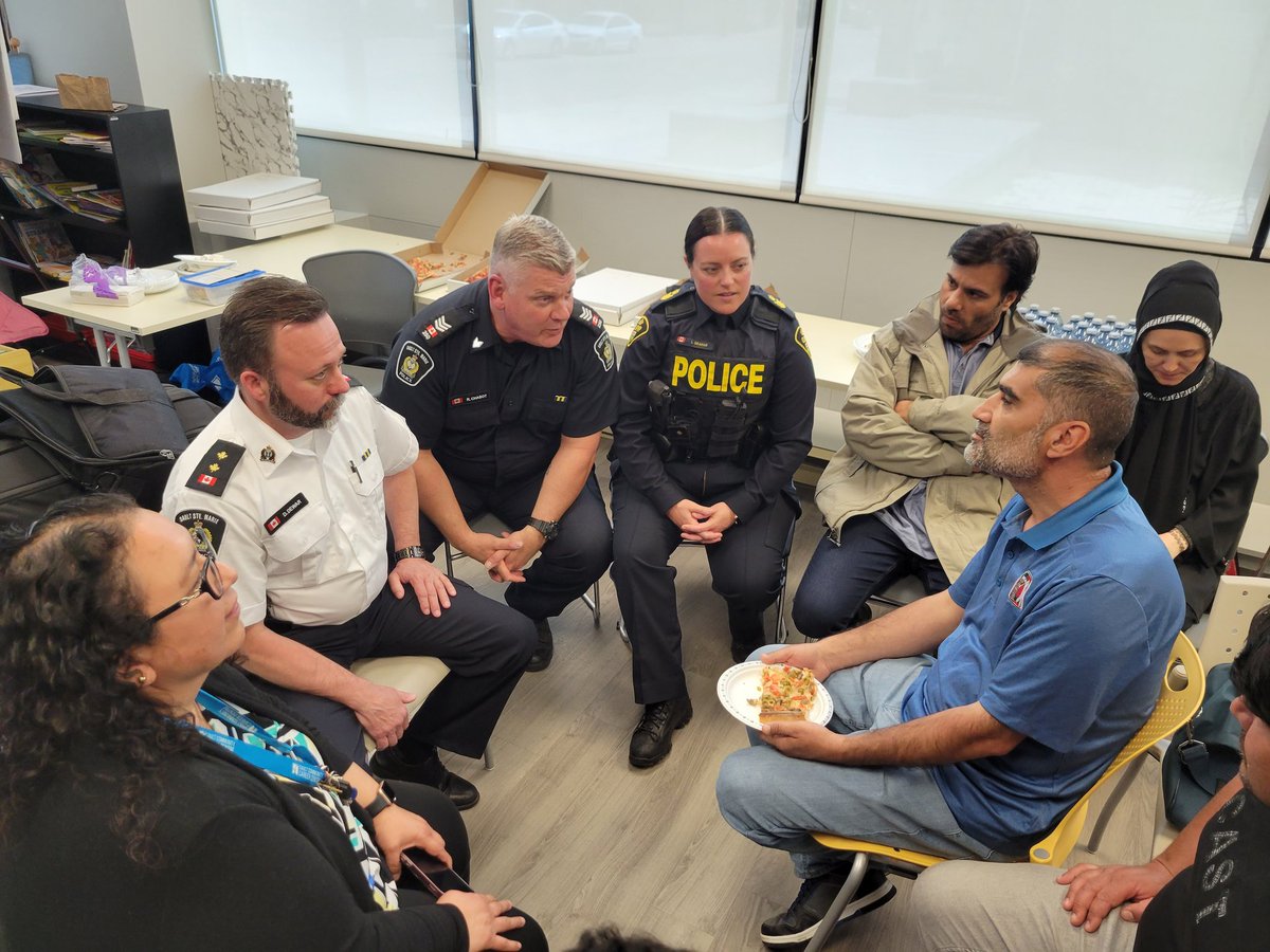 OPP_NER's tweet photo. #SSMOPP and #saultpolice met with newcomers to Sault Ste. Marie. Great opportunity to build relationships! Thank you Sault Community Career Centre. #PoliceWeekON #workingtogether ^cm https://t.co/RejoEUl9AN