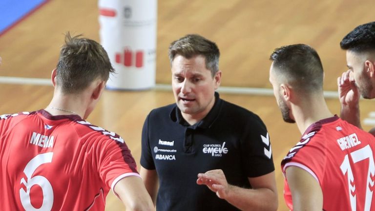 La Voz de Vigo (@vozvigo) on Twitter photo Diego Taboaba (<a href="/DiegoTaboadaC/">Diego Taboada Campelo</a>), nuevo entrenador del Club Vigo de voleibol: lavoz.gal/ffpsn2 Diego Taboaba (<a href="/DiegoTaboadaC/">Diego Taboada Campelo</a>), nuevo entrenador del Club Vigo de voleibol: lavoz.gal/ffpsn2