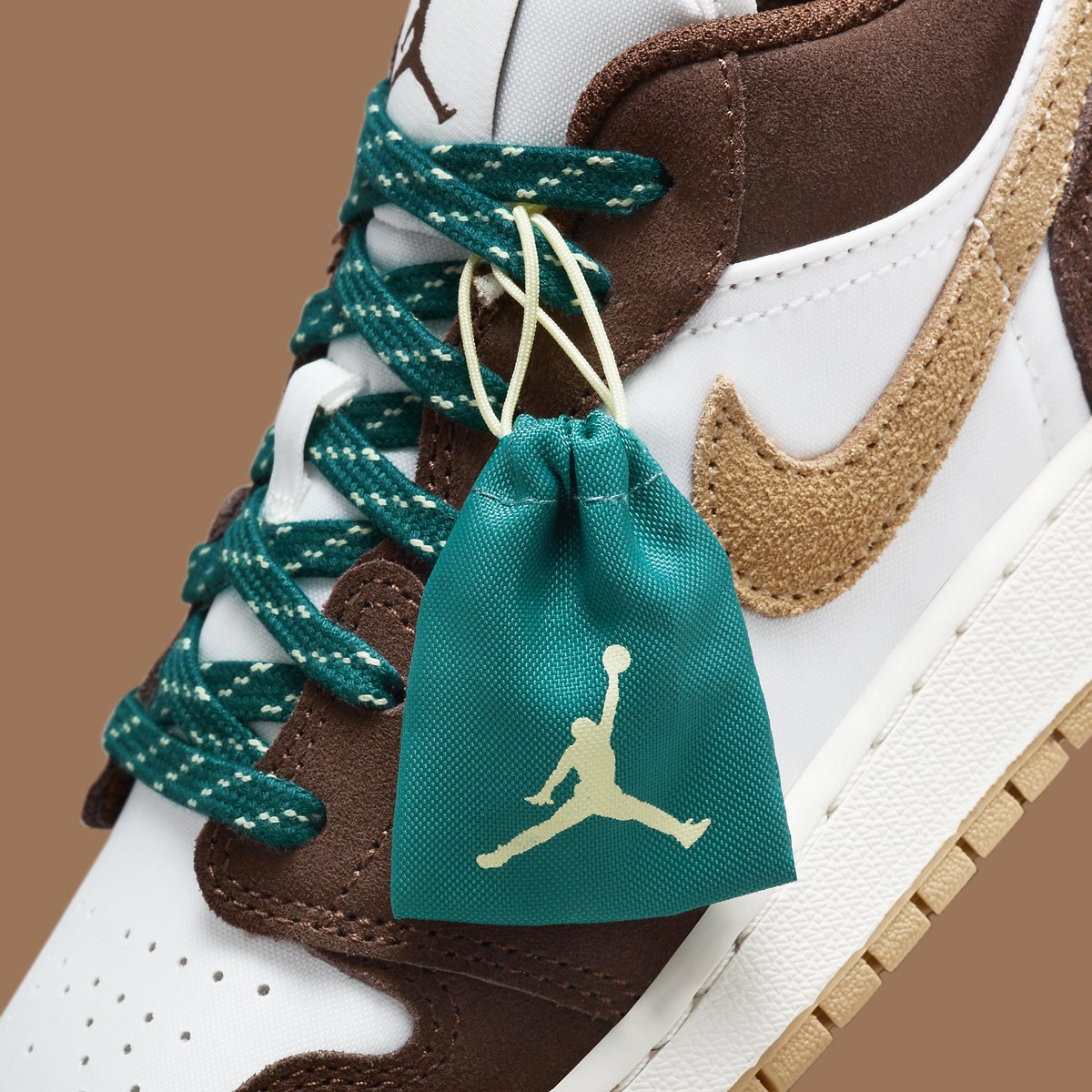 Air Jordan 1 Low "Cacao Wow" 🍫😱

SEE MORE: bit.ly/420fgkm