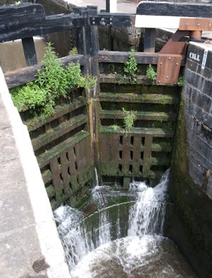 Every year, lock cills catch boaters unaware, no matter how experienced they are. Once a vessel’s caught on a cill it can cause the rudder to pop out of the cup, which is easily resolved. However in many cases it results in damage to the skeg, rudder

canaljunction.com/news/avoiding-…