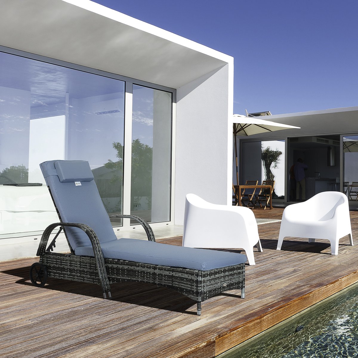 Soak up the sun with Outsunny.

Shop the rattan lounger 🔎862-005V01GY: bit.ly/3pN86So