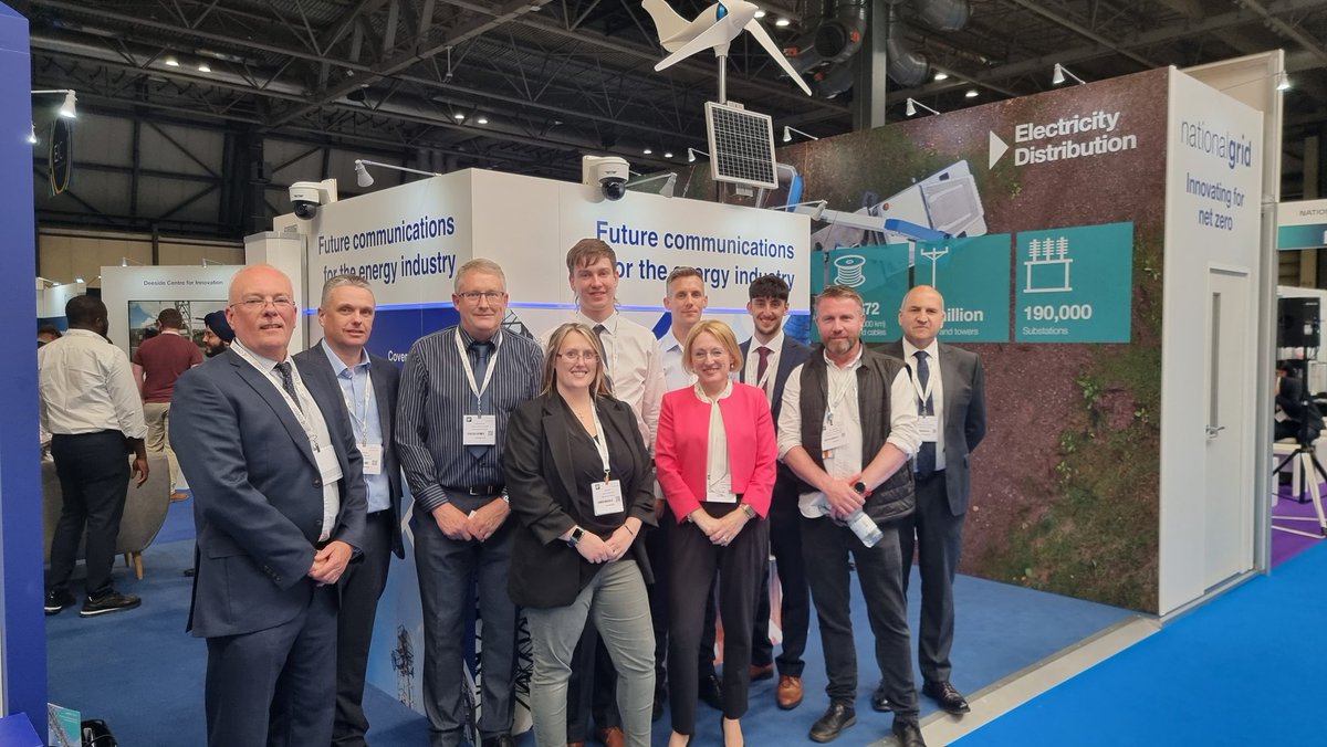 gridtelecoms's tweet photo. Delighted to welcome @CordiOHara_NG to our stand today @UtilityWeekLive. Demonstrating the capabilities of a private #LTE network for the energy industry. https://t.co/D4CgZkh4C5