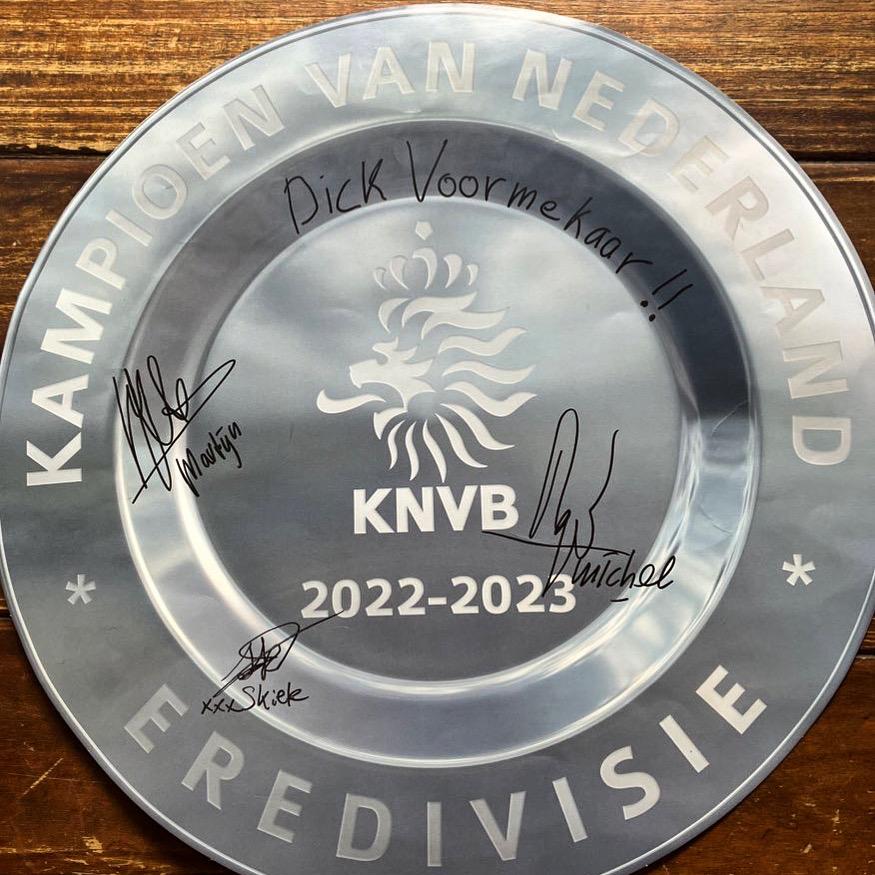 KAMPIOENSSPECIAL: 'Bevrijdingsdag, Efteling en Woodstock tegelijk' 🏆💥🎙️

• Kampioensdagen <a href="/VanEgmond1968/">Michel van Egmond</a> &amp; <a href="/Mkrabby/">Martijn Krabbendam</a> 
• Kampioensjingle <a href="/MartinStoker/">𝙼𝚊𝚛𝚝𝚒𝚗 𝚂𝚝𝚘𝚔𝚎𝚛 VO🎙</a> 
• Kampioenshits <a href="/Stageline_Kevin/">Kevin</a> 
• Kampioensheg Mario <a href="/AlHetGoeie/">Al het goeie</a> 

spoti.fi/41FiiJM
apple.co/3ZQ0j2R