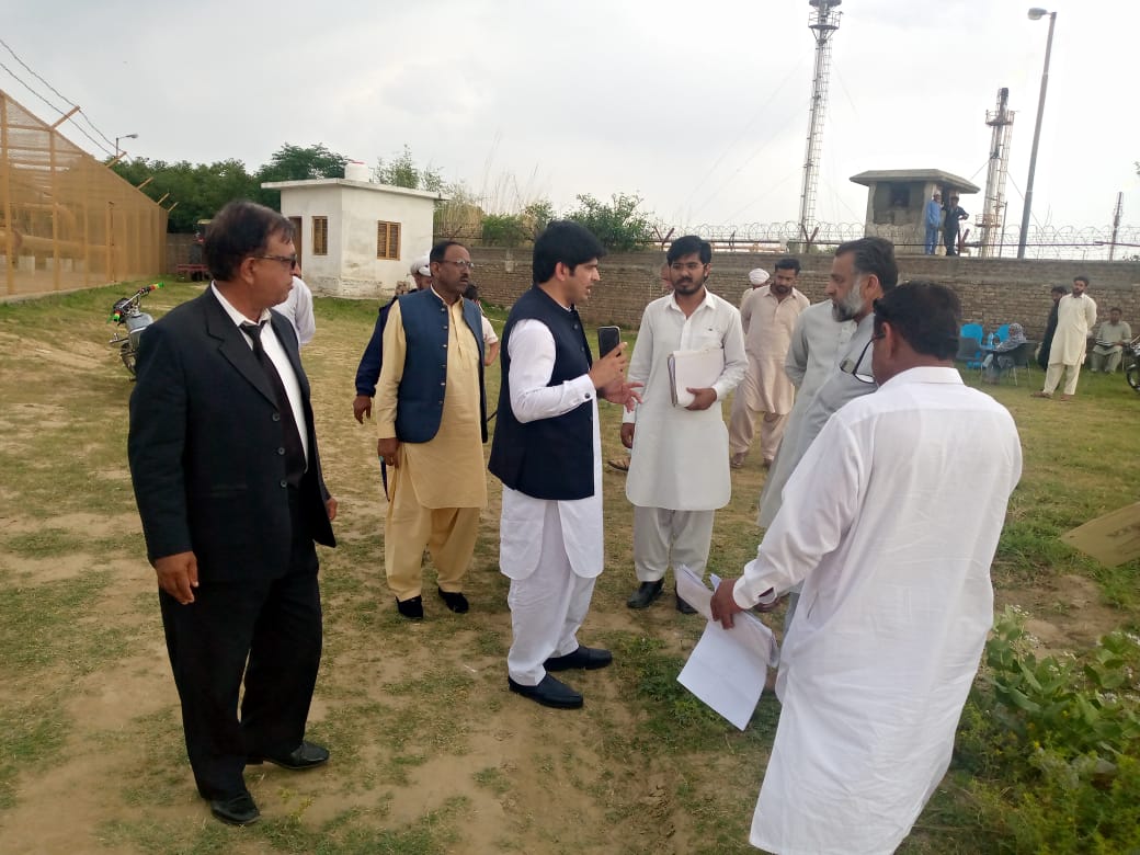 AcGujarkhan's tweet photo. ریو نیو کے مسا ئل کے حل کے لیے مو ضع مستالہ کا وزٹ کیا گیا۔فریقین کی موجودگی میں ریکارڈ کو چیک کیا گیا اور فریقین کو سنا گیا تا کہ فریقین کے مابین میرٹ پر فیصلہ کیا جائے.
@GovtofPunjabPK @CS_Punjab @DCRawalpindi @CommissionerRwp https://t.co/0ji08QPkZ0