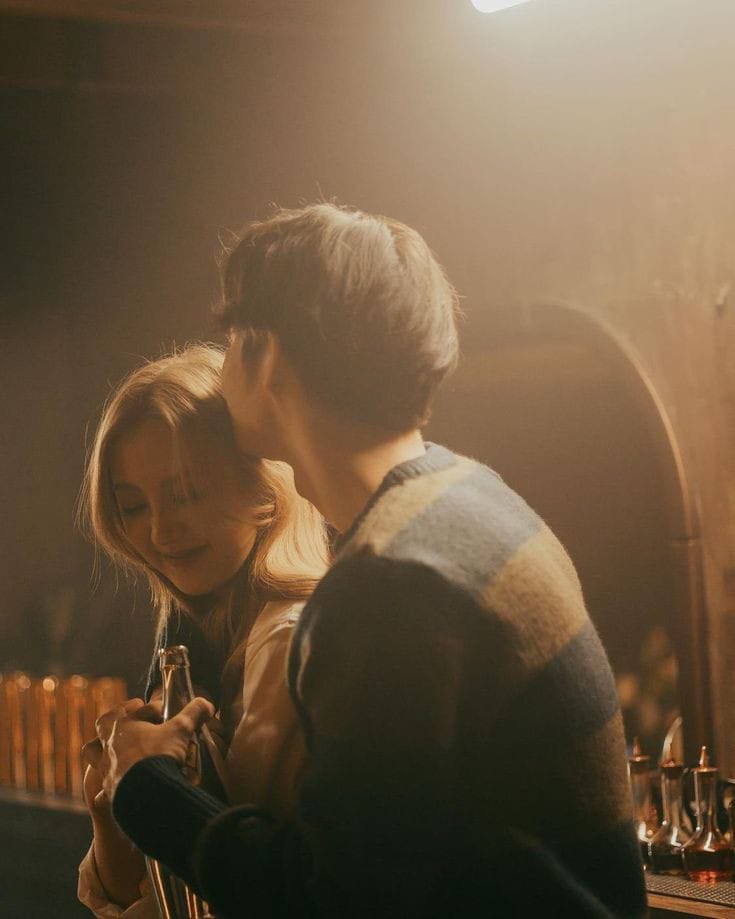 "ආදරය සොයන්න එපා, 
  ආදරය සොයන පුද්ගලයාව සොයා ගන්න."!🤍🌻