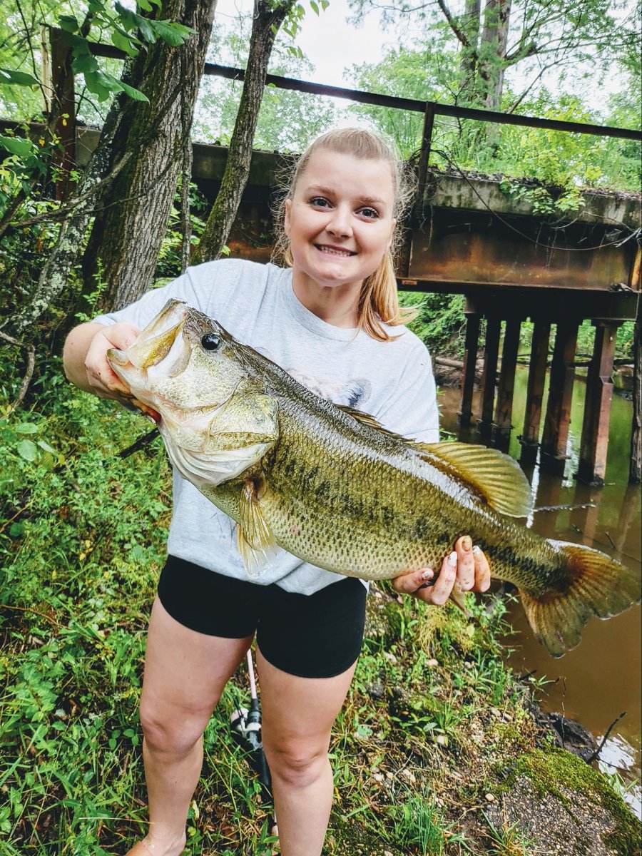 Personal best 😭😍 

#bass #bassnation #bassfishing #fishing #girlswhofish #virginia