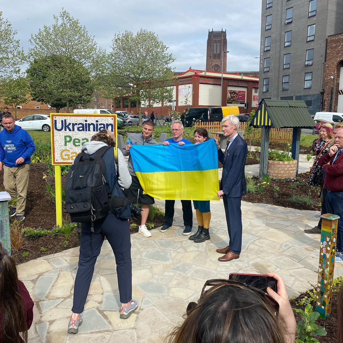 54StJamesStreet's tweet photo. The opening of the Ukrainian Peace Garden was a sight to behold 💙💛

Find out more about the project here: https://t.co/a0UbURAzqZ https://t.co/kfZe3MmJks