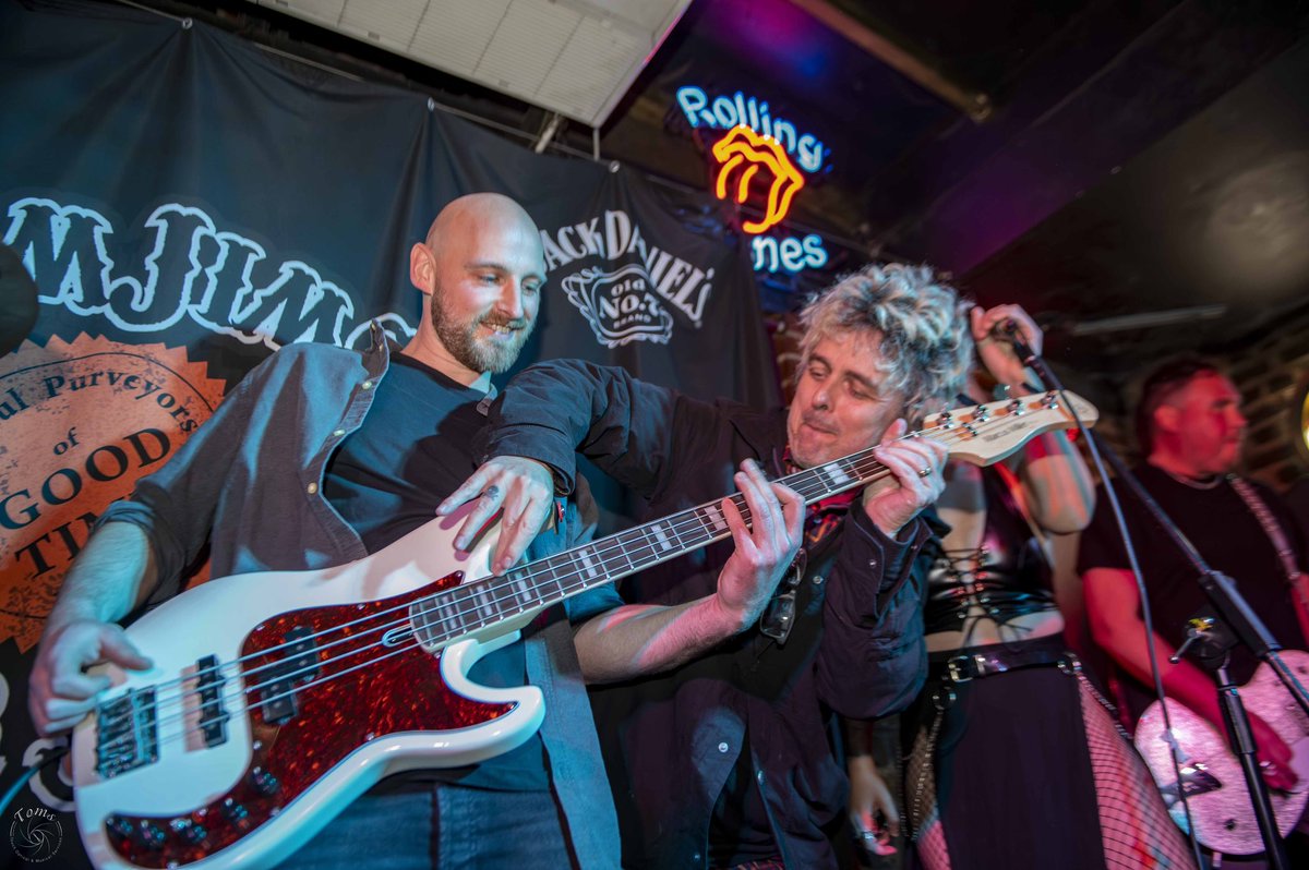 Pure joy 👏 thank you @GreenDay 🥹#greenday #londonband #divebar