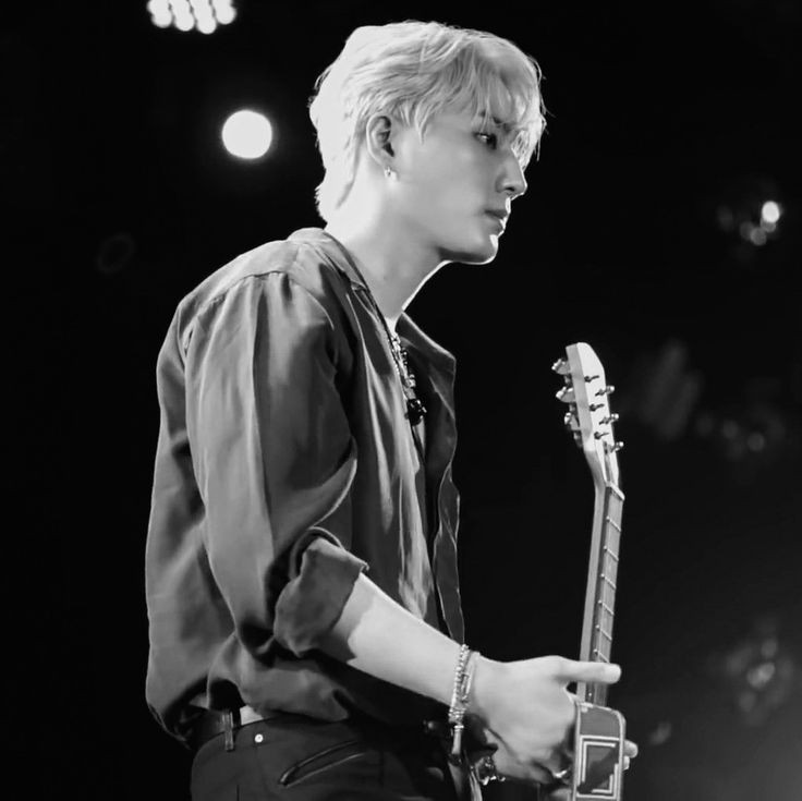 spensaaa's tweet photo. who made you get into DAY6?

"i opened the door"              "i locked it" https://t.co/jNTwl3ROpN