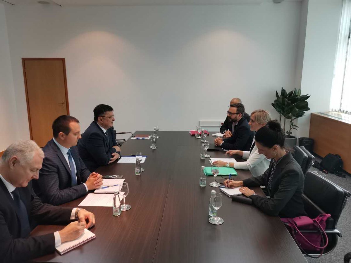 Министар финансија и трезора БиХ др Зоран Тегелтија примио шефа Мисије ММФ-а Алину Ианаку и новог резидентног представника у БиХ Андреаса Тудика.#IMF   Више на: mft.gov.ba/Publication/Re…
<a href="/Vijeceministara/">Vijeće ministara BiH</a>