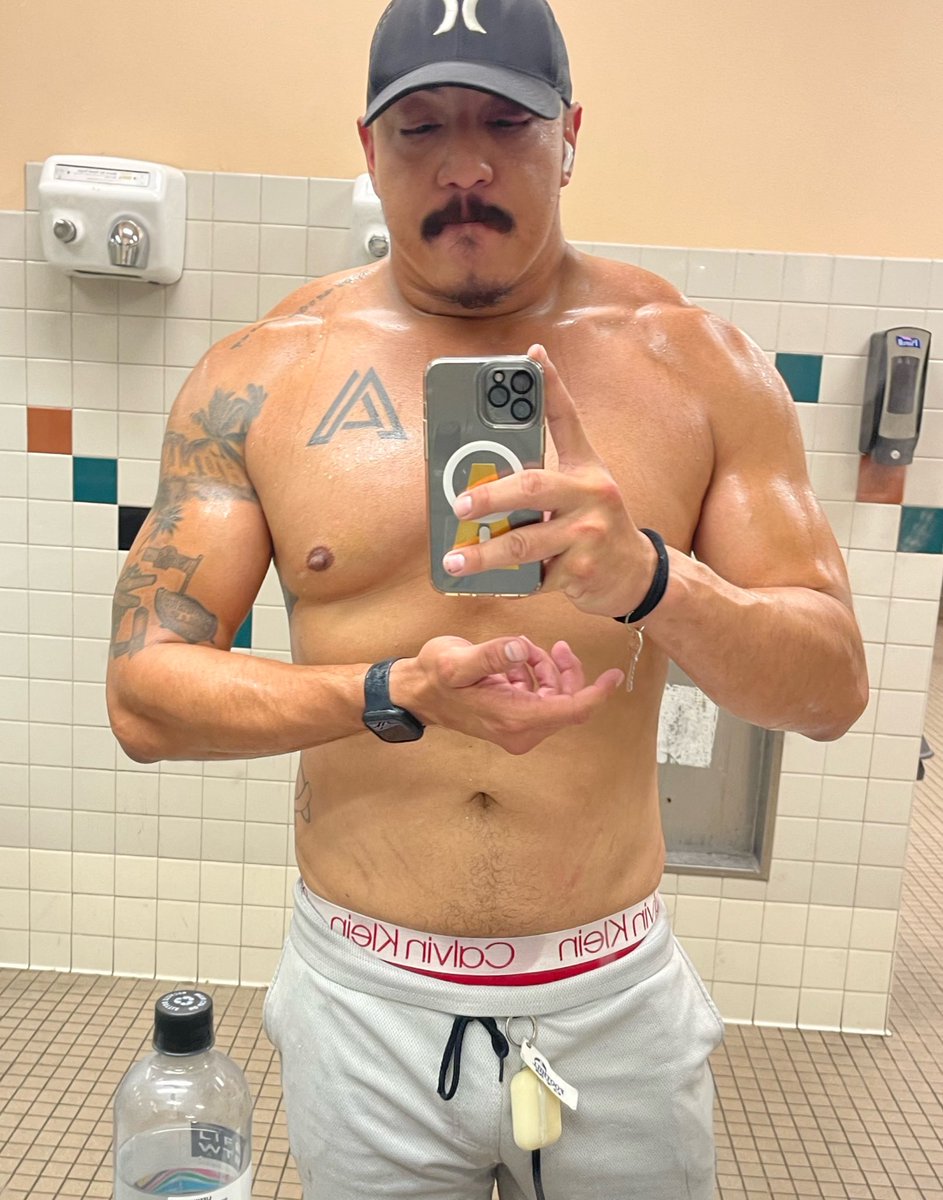 tuffguy3's tweet image. Let’s get sweaty