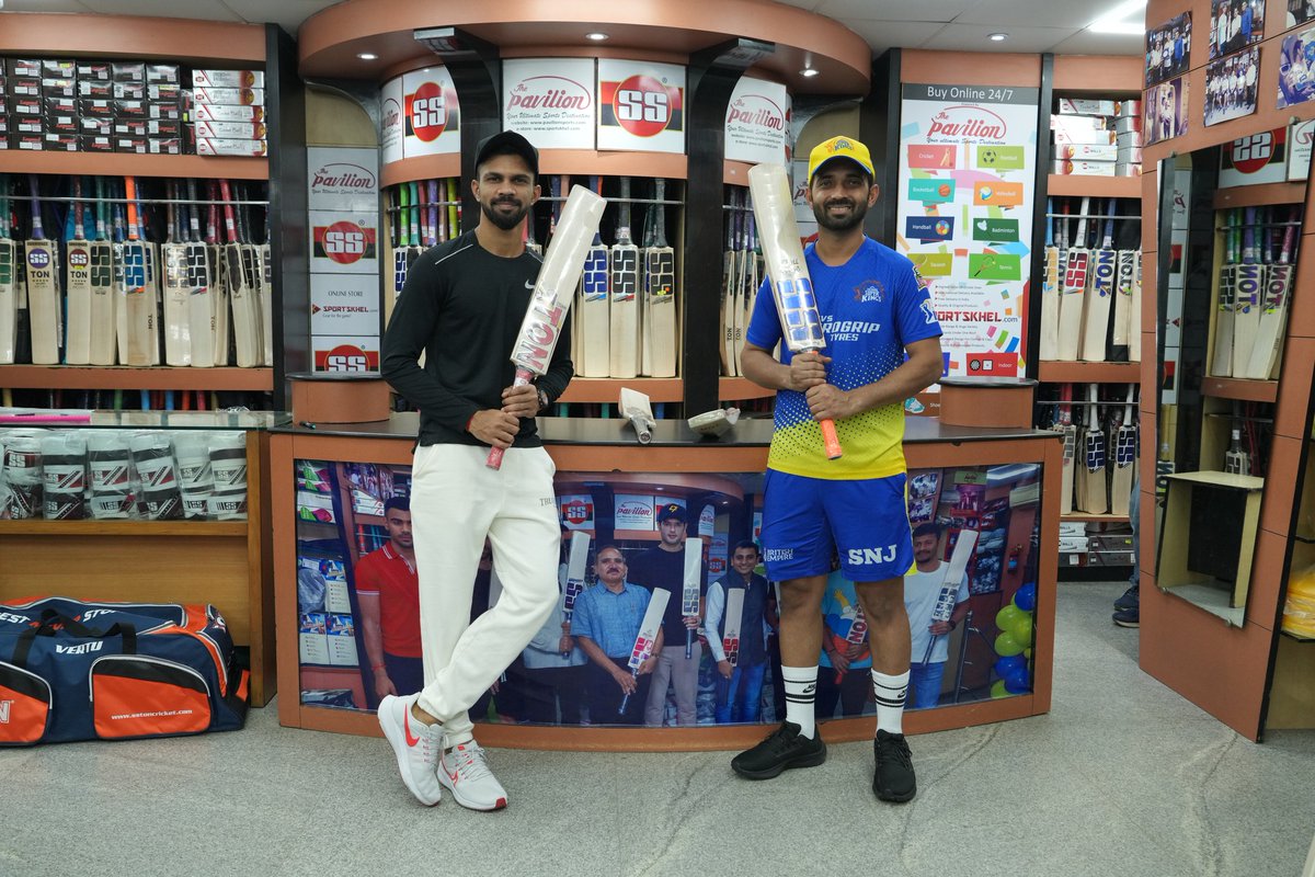 Sportskhel's tweet photo. Welcoming Ajinkya Rahane and Ruturaj Gaikwad of @SareenSports The Pavilion sports. Such a big honor to have players of Chennai Super Kings, @ChennaiIPL
@ajinkyarahane88 @Ruutu1331 @SareenSports
#sareensports #ssbats #pavilionsports #sportskhel #ajinkyarahane #ruturajgaikwad https://t.co/IOn6S2DsFs