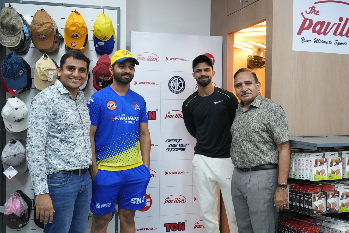 Sportskhel's tweet photo. Welcoming Ajinkya Rahane and Ruturaj Gaikwad of @SareenSports The Pavilion sports. Such a big honor to have players of Chennai Super Kings, @ChennaiIPL
@ajinkyarahane88 @Ruutu1331 @SareenSports
#sareensports #ssbats #pavilionsports #sportskhel #ajinkyarahane #ruturajgaikwad https://t.co/IOn6S2DsFs