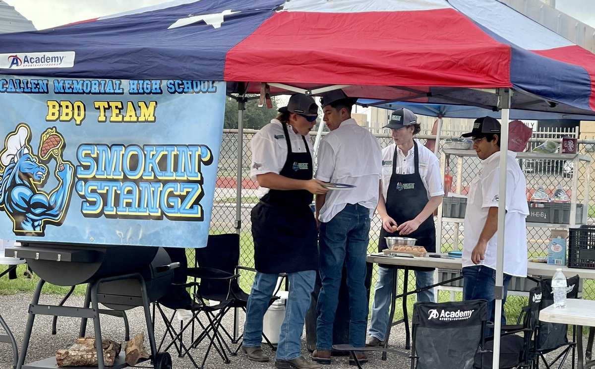 MrsPLang's tweet photo. Smokin’ Stangz grilling it up at Grill Wars!! 🍗🥘🍖💙💛 https://t.co/nWn4w0rO11