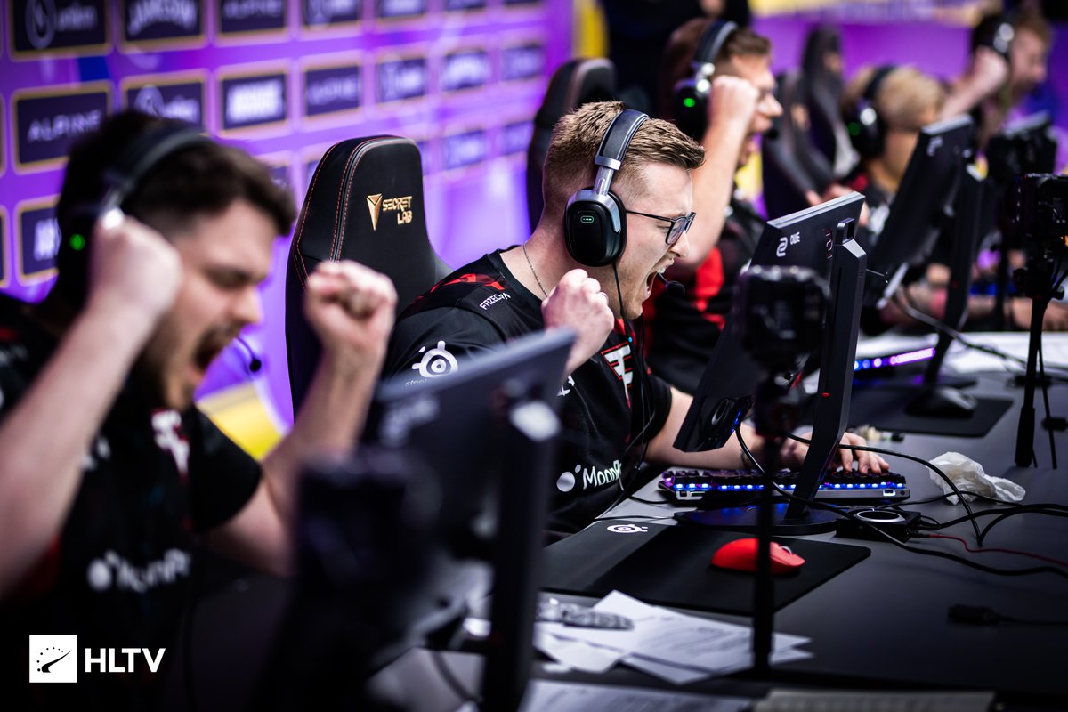 FaZeClan's tweet photo. WE'RE GOING TO THE PLAYOFFS IN PARIS. #FaZeUp https://t.co/sC8mJWFkZp