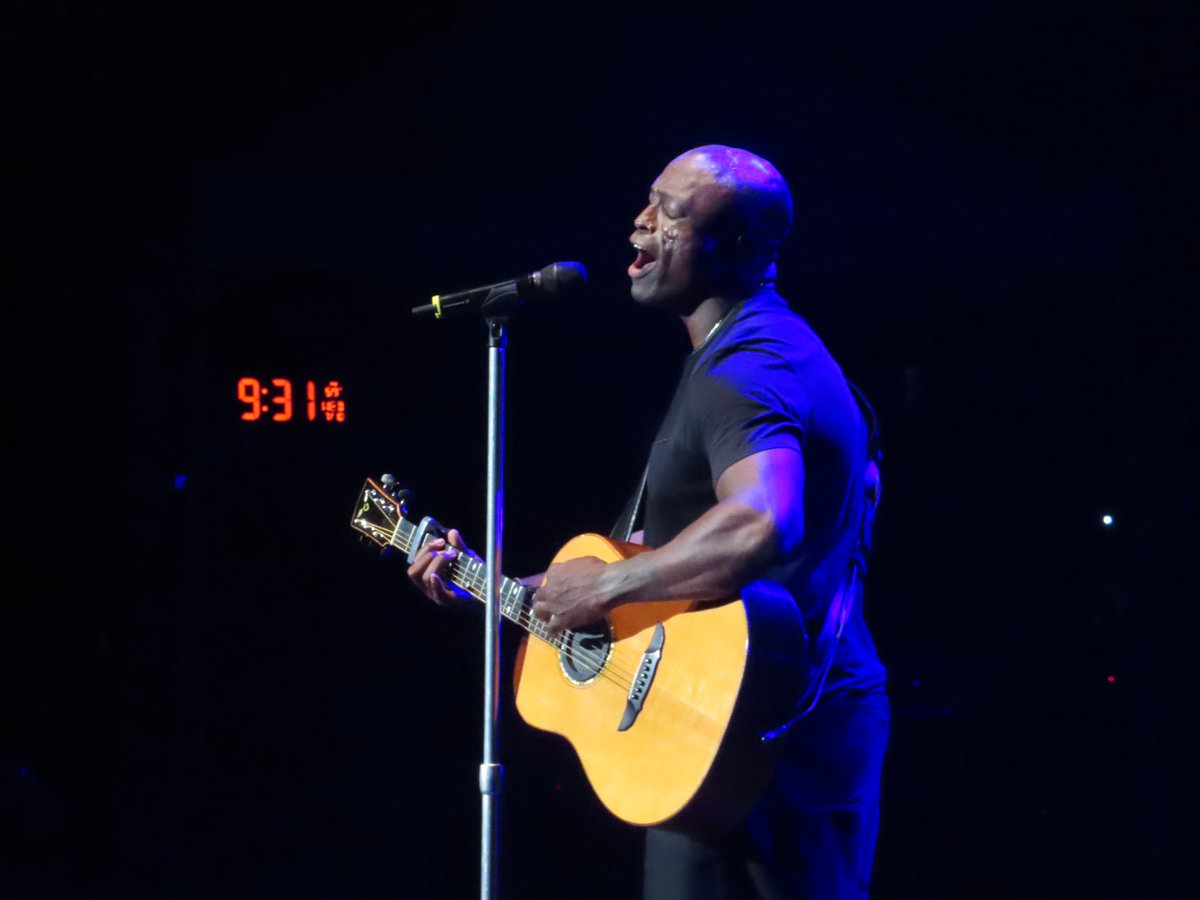 AlanToddWHS's tweet photo. #TerrificTuesday @seal at the @pacamp in 2019. Can't wait to see him again next month!
#TwoForTuesday #2FT #2ForTuesday #OCFair #livemusic #concert #concerts https://t.co/d1BW4vAcuM