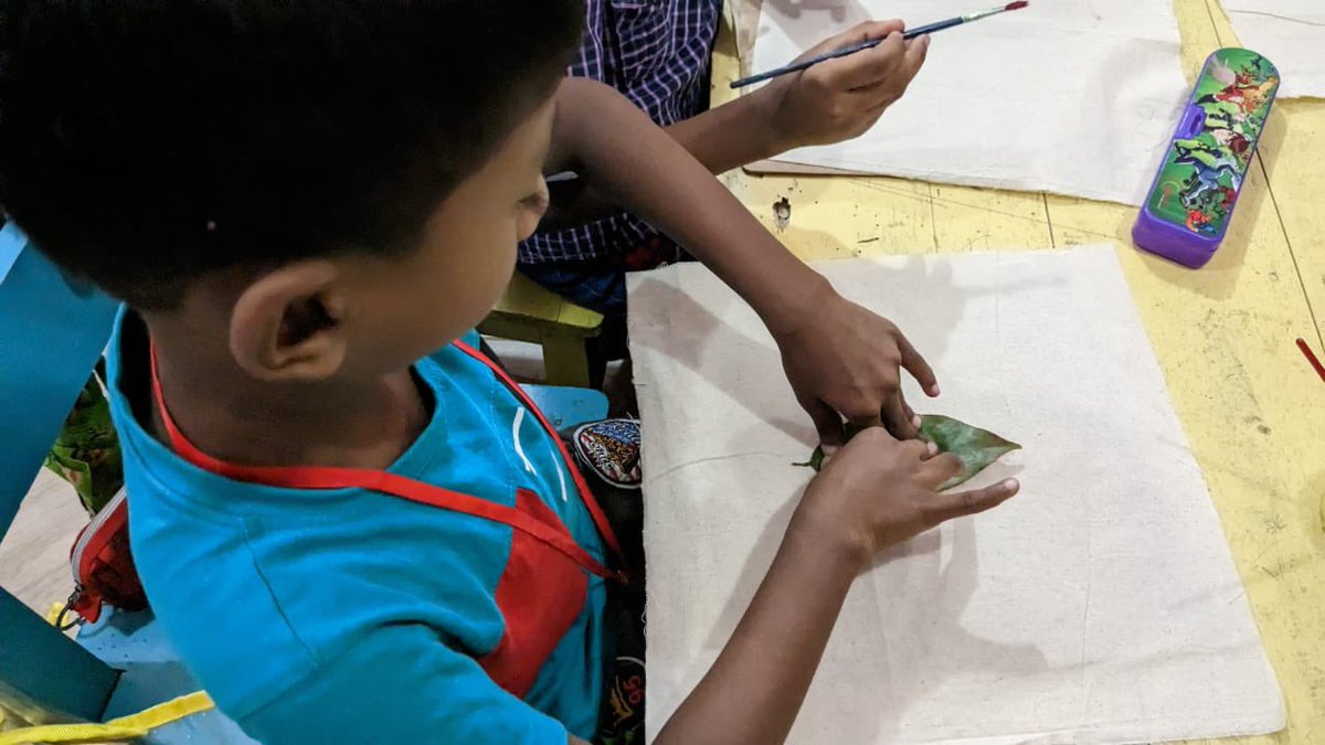 WithoutBorderSL's tweet photo. The Level 1's kicked off their return with a fantastic art and handwork session, where they explored stencils on fabrics. The creativity was flowing, and the results were amazing! π¨βοΈ
#BackToClass #ExcitedKids #ArtSession #HandworkFun #CreativityUnleashed #WBSL https://t.co/2HcLbgSr8W