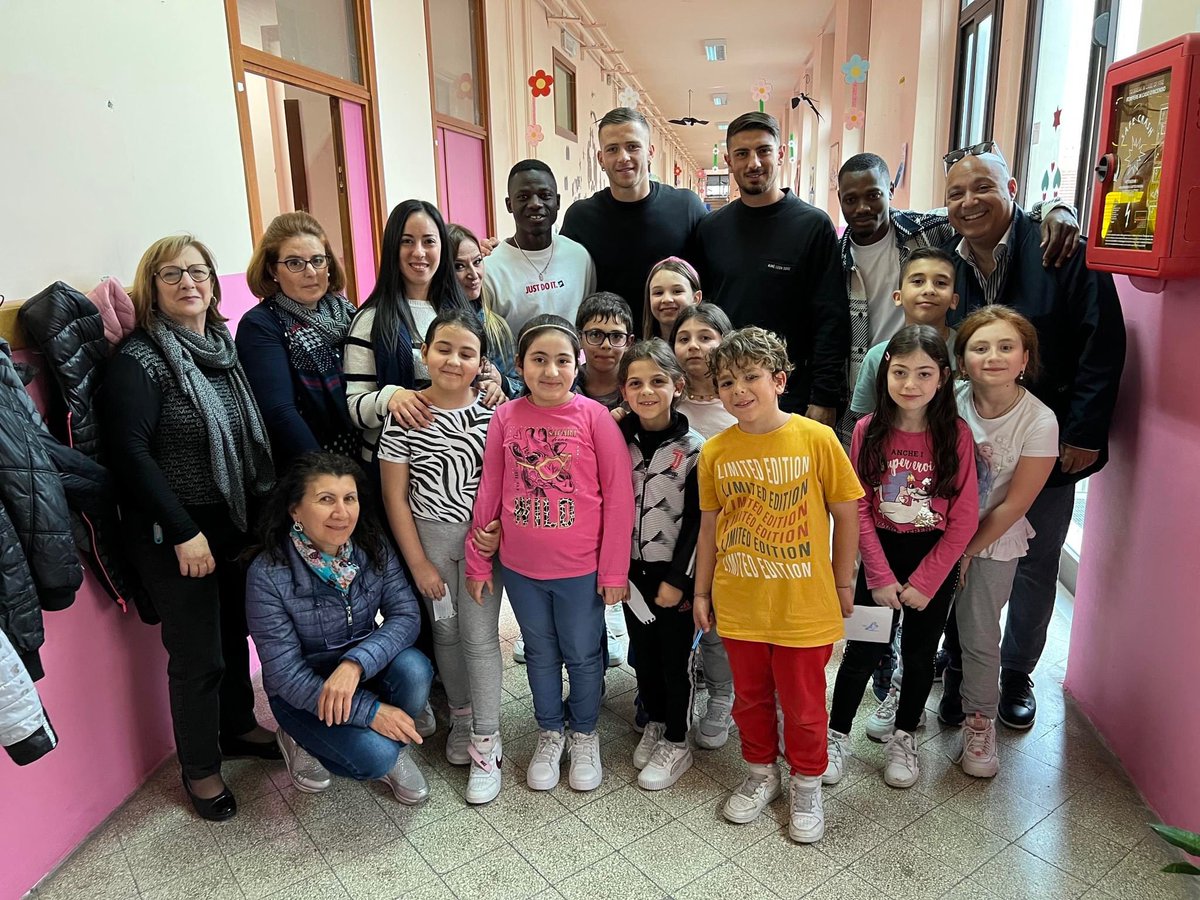 😊 Con gli studenti dell’Istituto Comprensivo “Battisti - Foscolo”. Grazie per la grande accoglienza! 🤗💛❤️