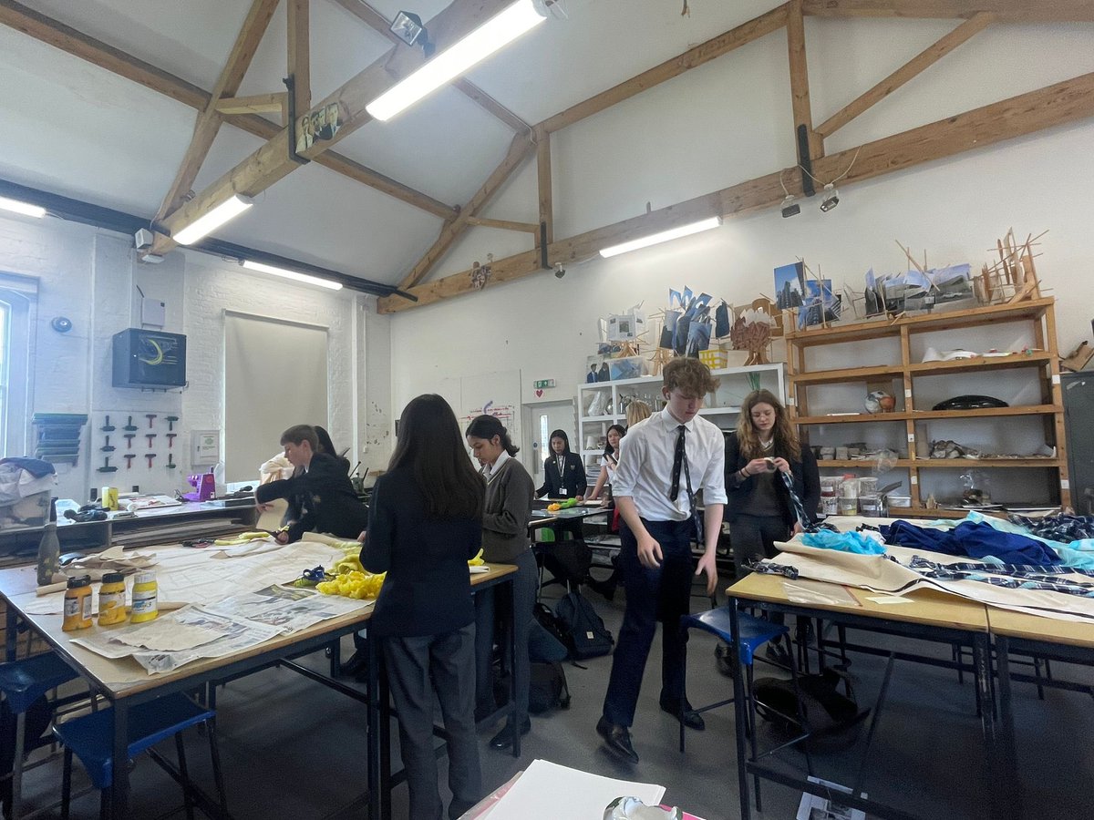 ElthamCarey's tweet photo. House art is well underway this week…

House banners under construction, really excited to see the results come Friday!

A great #BlueWave team of Henry, Tom, Hesper, Isobel, Benjamin, Alexander and Phoenix

#attemptgreatthings https://t.co/ImPmXB64AP