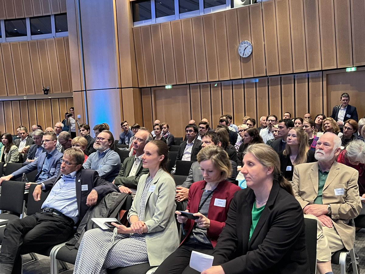 MichaelReiterPR's tweet photo. Eröffnung #Bionnale, Kroemer: Unser Land geht unter, wenn wir die Medizin nicht digitalisieren. Demographie ▶️ Mangel an Menschen. Maschinengetriebene Technologie kann übernehmen, was nicht von Menschen geleistet werden kann. Fortschritt braucht qualitätsvolle Daten - auch aus 🇩🇪 https://t.co/siH7FhC0P5