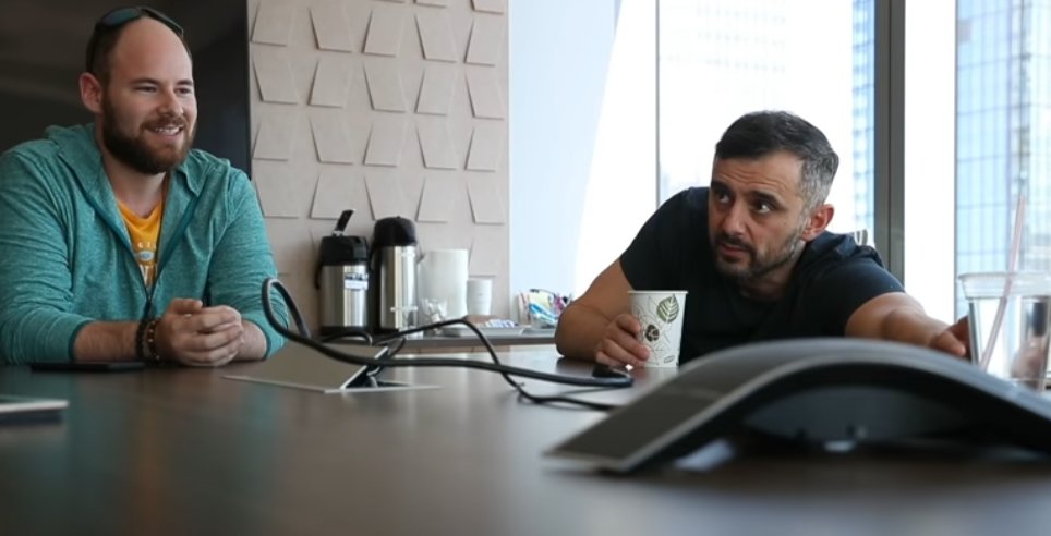 UnrealApe's tweet photo. Check me @veecon - I'm the one on the left. @garyvee #justonedrop #fullofdrop https://t.co/Lo4vLP2UTH