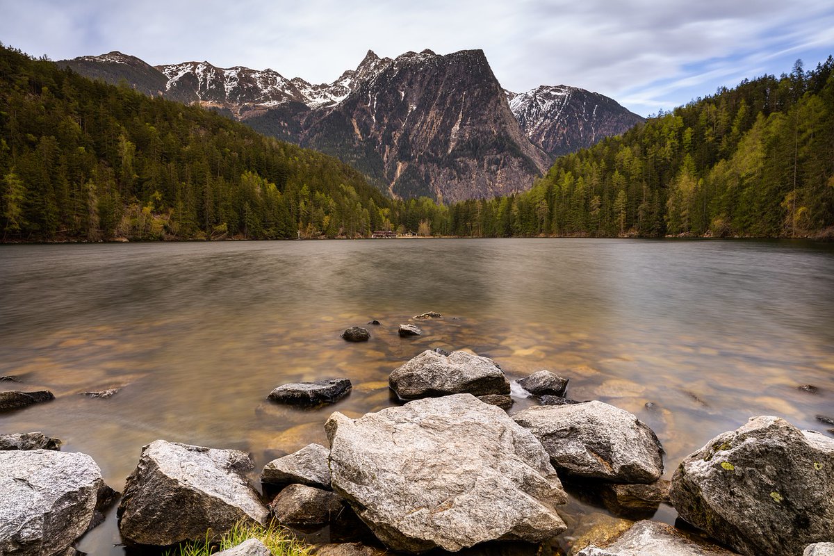 De Piburger See is een verborgen juweel in het Oetztal. Het is een van de oudste natuurreservaten in Tirol en trekt mensen aan met zijn unieke charme en schoonheid. 

#piburgersee #piburgerseawurm #juweel #tirol #meer #oetztal

tirolinfo.nl/piburger-see/