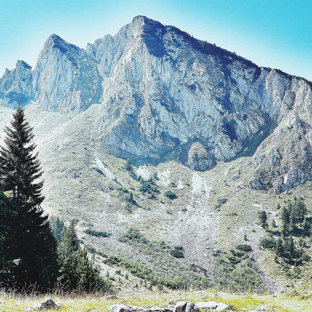 HYBR145: The Land Below – Don’t Trust The Rain EP
open.spotify.com/track/41jfqsxG…