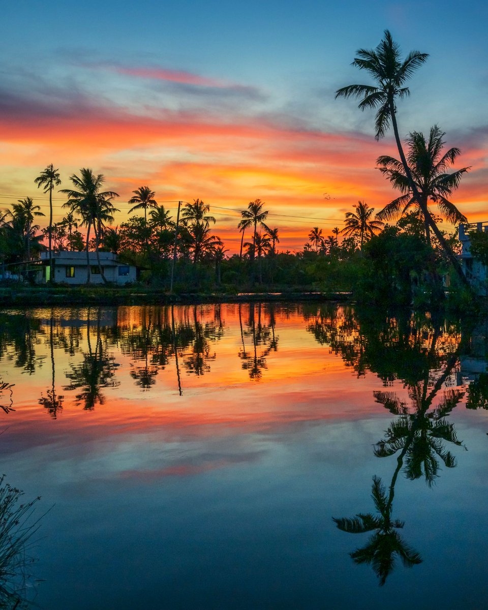 NikonIndia's tweet photo. One can feel peace settling within, just by looking at this fascinating picture of a sunset captured by our #NikonCreator Surbhi Kaushik in Kerala
Nikon Z9, NIKKOR Z 14-30mm f/4 S
f/6.3, 1/50s, ISO 400, 23.5mm
#Nikon #NikonIndia #NIKKOR #NikonZ9 #Unstoppeable #TravelPhotography https://t.co/CLAAnRewu8