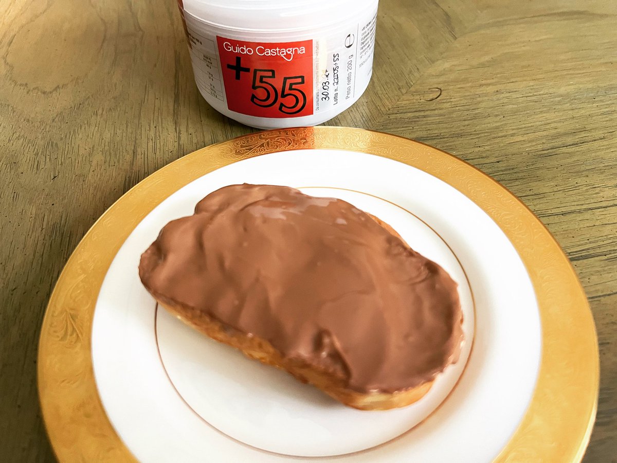 dessertpromag's tweet photo. A breakfast like this deserves fine china: @guidocastagna’s +55 hazelnut spread on toasted Pulla bread from #haidenscoffee #breakfast #toast #pulla #hazelnutspread @Specialty_Food #mikasaharrow #finechina https://t.co/iGFsxhG3DM