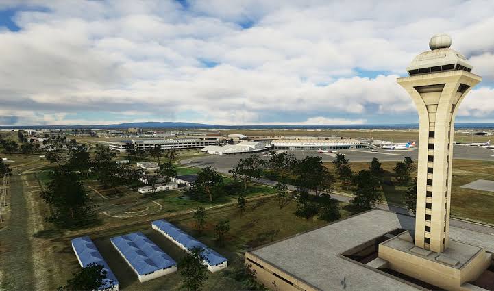 KenyanATC's tweet image. #JKIA #ControlTower  commands a panoramic view of the airport 24/7. Inside our team of #aerodrome controllers oversee the ebb and flow of air traffic✈️ to ensure your journey is safe and on course, it's a fascinating world where safety and efficiency intersect. 
#KATCA #atc #jkia