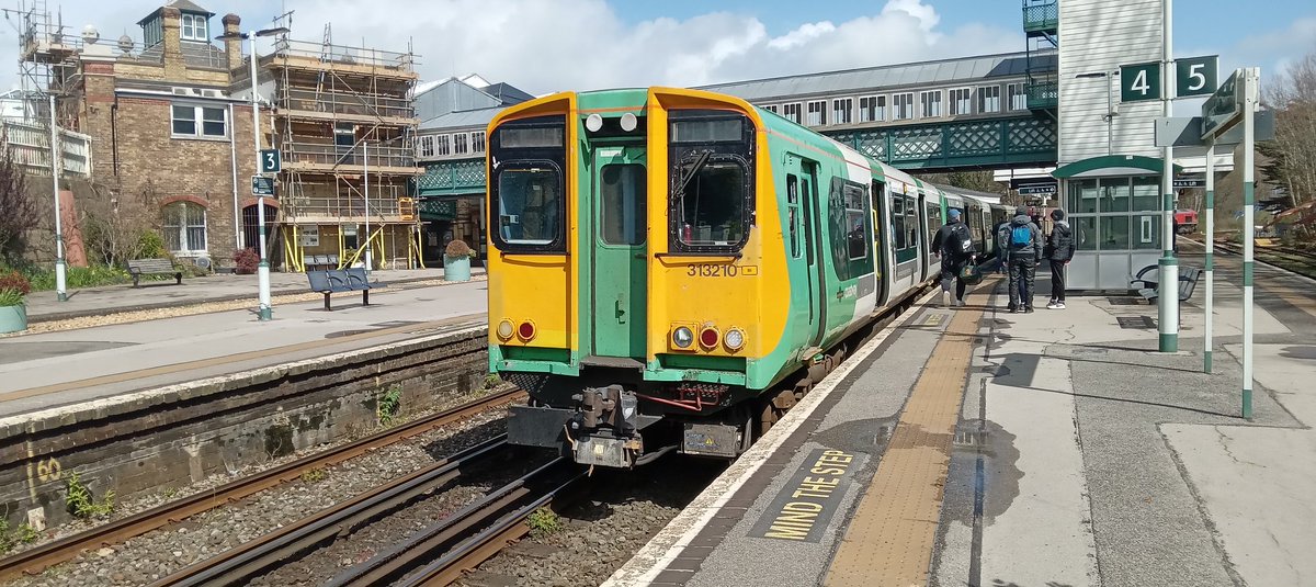 NotYOLOSmh's tweet image. 313210 at Lewes about a month ago

Trying to limit myself posting my pics of 313s I got, trying to save them for Saturday 

#Class313 @SouthernRailUK @NSE_RailSociety