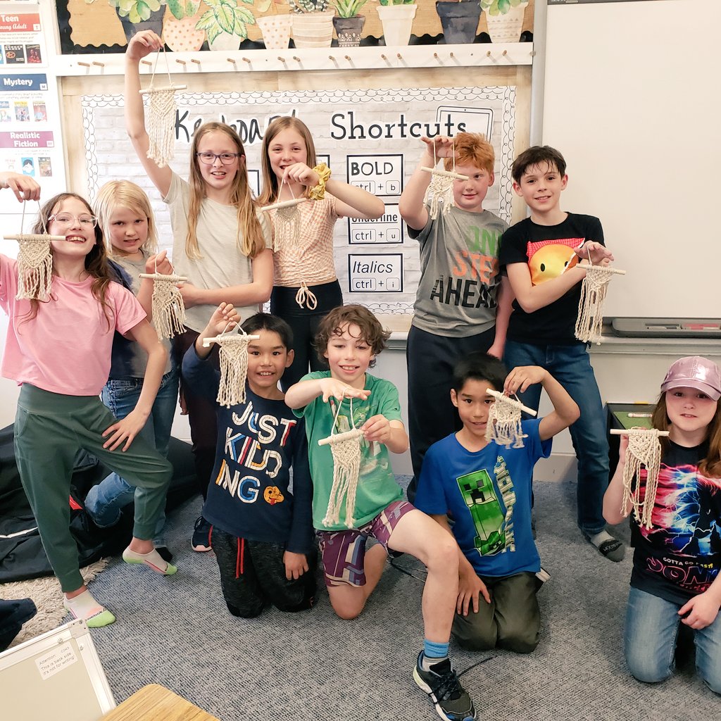 MrsShowers56's tweet photo. Macrame: a lesson in perseverance and grit for everyone! 😆 @drakeschoolsk #ArtsEd https://t.co/OcKJH6saN7
