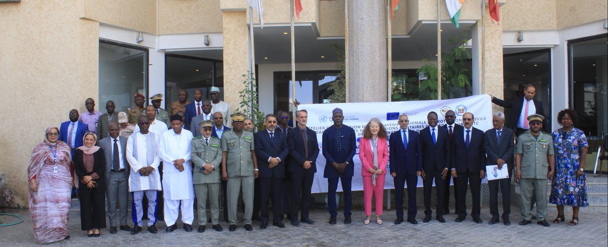 Le Ministre de la Défense Nationale de Mauritanie 🇲🇷, le Général Hanana Ould Sidi a présidé,ce 16 Mai 2023, l'ouverture de l'atelier de validation de la Stratégie Régionale de Protection des Civils dans le contexte des opérations militaires de la FC-G5S et des Armées Nationales.