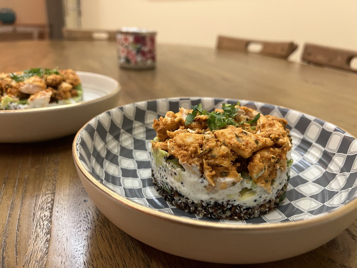 ThePurpleWindow's tweet photo. On some days I like to cook… Trying to keep it healthy - my own little experiment with quinoa, avocado and chicken tikka. 

#kitchendiaries #dinner #dinnerfortwo #yummy #eeeeeats #whatieatinaday #chickensalad https://t.co/fGGIcv9vDb