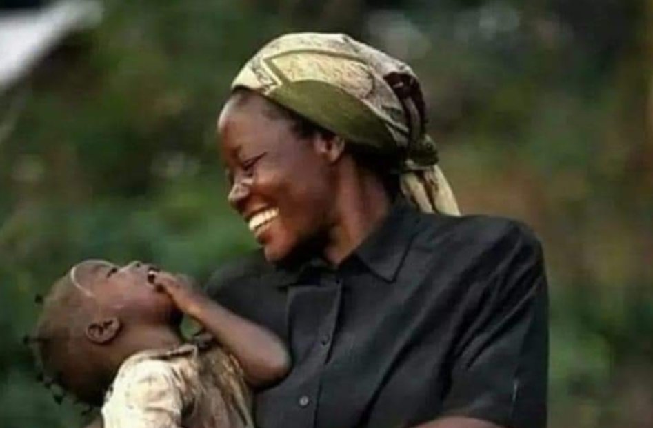 ▪️Bir çocuğu azarlarken ona hafifçe vursan ağlar.

▪️Aynı çocukla şaka yaparken çok sert vursan güler.

▪️Demek ki;
Manevi acı, bedensel acıdan daha ağırdır.